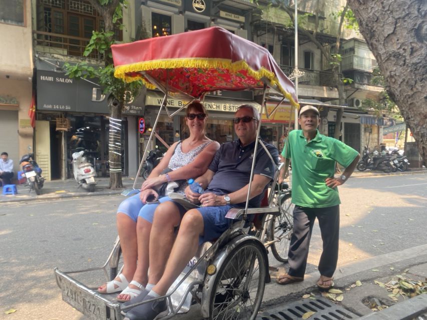 Hanoi: Old Quarter Trishaw Cyclo Tour - Dong Xuan Market and the working Old Quarter