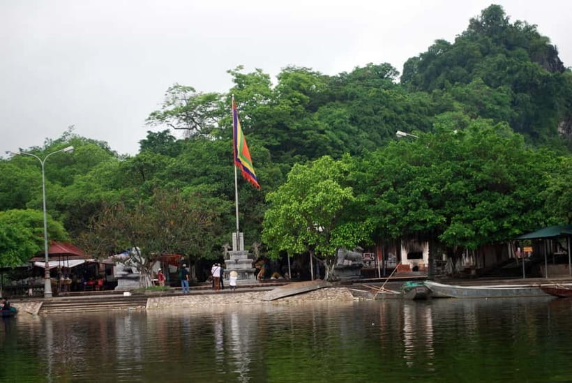 Hanoi: Perfume Pagoda Day Tour with Boat Ride & Cave Visit - Vietnamese Lunch Near the Pagoda