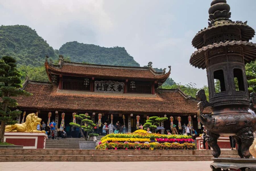 Hanoi: Perfume Pagoda - Yen Stream Boat Ride, Lunch & Cave - Lunch at around 1 p.m.