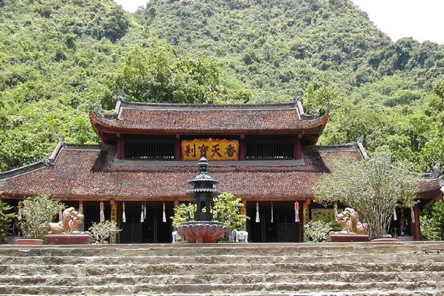 Hanoi: Perfume Pagoda - Yen Stream Boat Ride, Lunch & Cave - The return to Hanoi