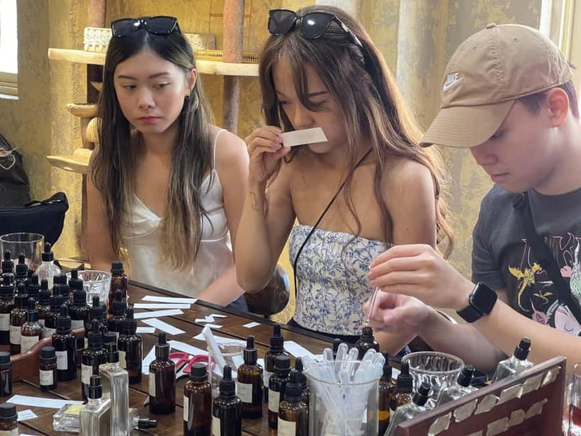 Hanoi Perfume Workshop - Crafting Your Perfect Scent - Learning how fragrance notes work