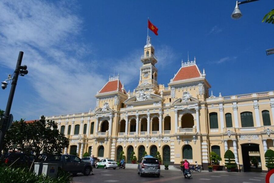 Hanoi: Private custom tour with a local guide - Why a private guide helps in Hanoi