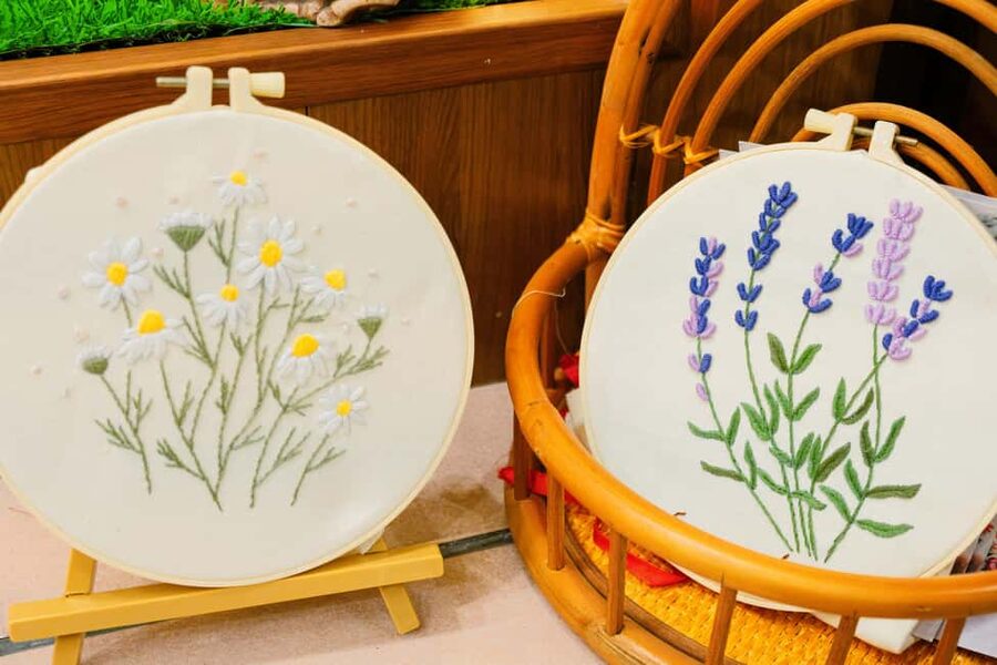Hanoi's Heritage: Embroidery Workshop in Ancient House - Meeting the artisan and learning the first stitches