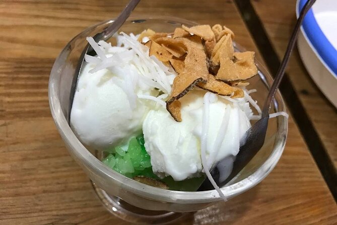 Hanoi Street Food Adventure: Train Street & Local Delights - The Train Street finale