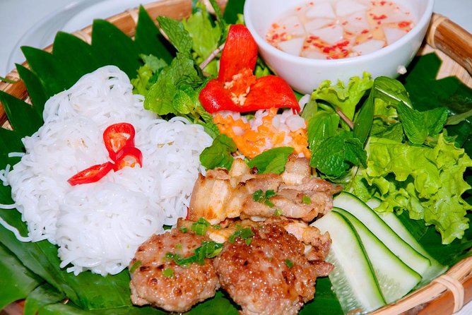 Hanoi Street Food: Small Group Walking Tour with Real Foodie - Why Hanoi’s Old Quarter is the right dining room