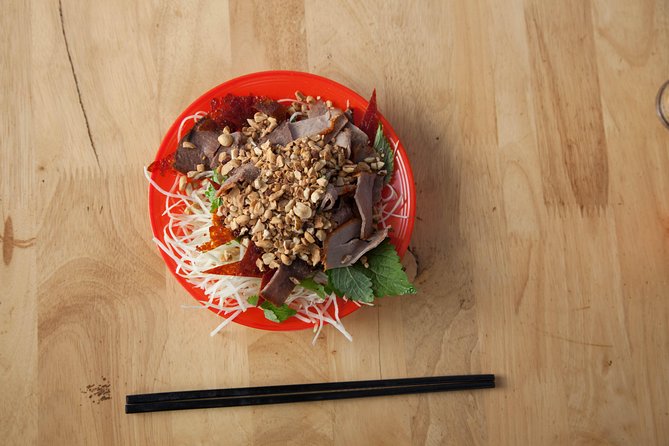 Hanoi Street Food: Small Group Walking Tour - Comparing beef and chicken pho