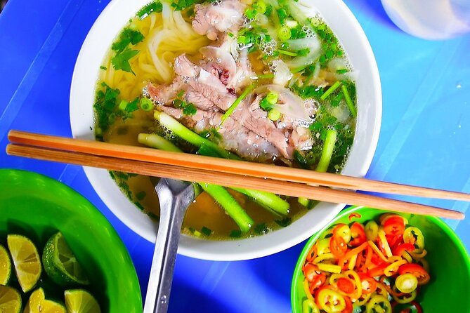 Hanoi street food tour (Private tour) - Dong Xuan Market in 15 minutes