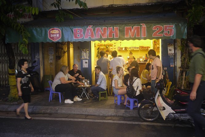 Hanoi street food tour small group tour - Meeting the guide and entering the 36 streets