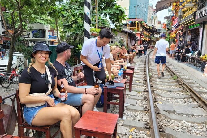 Hanoi street food walking and train street visit - The guides make the difference