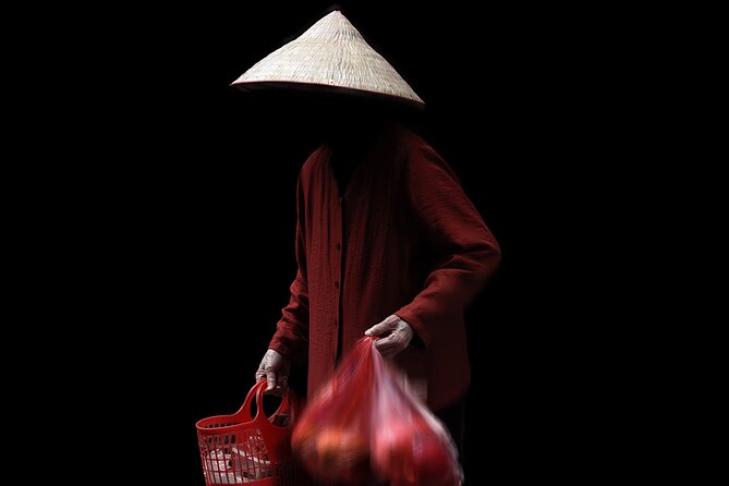 Hanoi Street Photography with a Pro – Phone & Camera - What makes this photo walk worth your morning