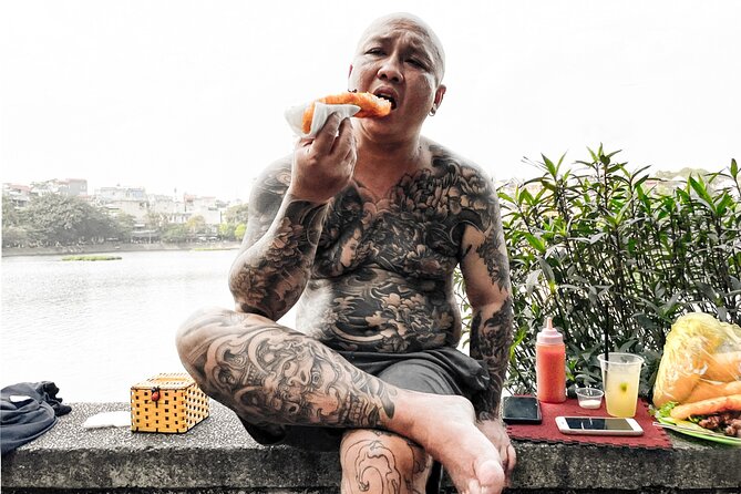 Hanoi Street Photography with a Pro – Phone & Camera - Putting new composition ideas to work