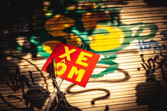 Hanoi Street Photography with a Pro – Phone & Camera - What the small group changes