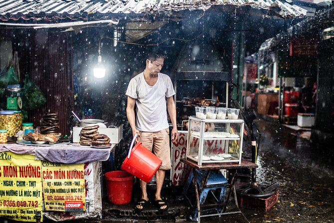 Hanoi Street Photography with a Pro – Phone & Camera - A coffee break that turns pictures into lessons