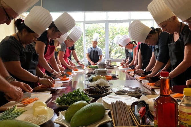 Hanoi Tea Workshop: Specialty Fresh Lotus Tea from West Lake - Practicing the Brewing Method