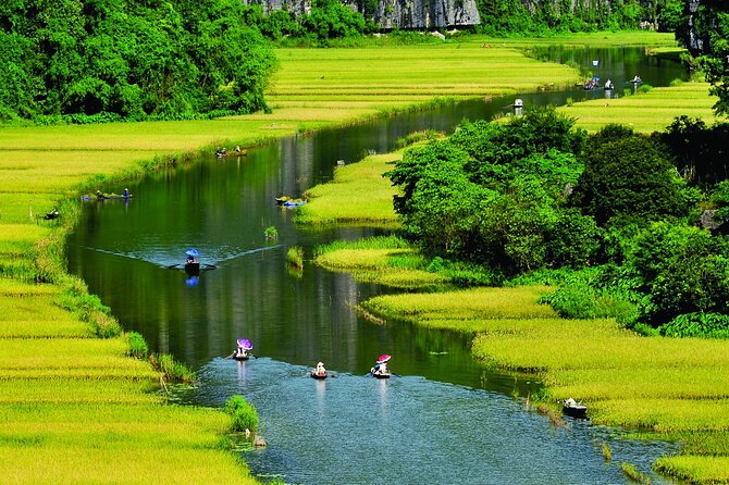 Hanoi to Ninh Binh 1 day: Trang An - Tam Coc - Mua Cave - Hoa Lu - The early ride out of Hanoi