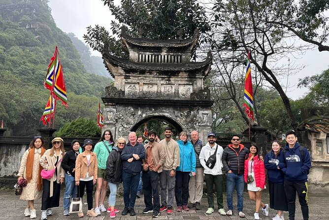 Hanoi to Ninh Binh Day Trip: Mua Cave, Trang An Boat Ride - Lunch - Climbing Mua Cave for the big view