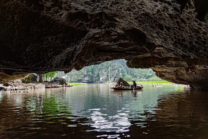 Hanoi to Ninh Binh Day Trip: Mua Cave, Trang An Boat Ride - Lunch - Optional cycling through the rice fields