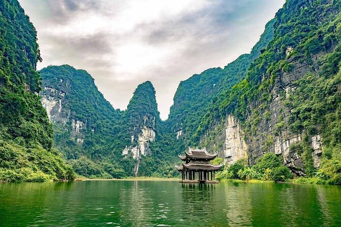 Hanoi to Ninh Binh Day Trip: Mua Cave, Trang An Boat Ride - Lunch - The two-hour ride through Trang An