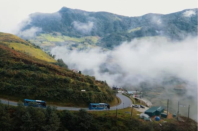 Hanoi to Sapa Bus - Private Cabin Bus - The first road section and the kilometer 57 break