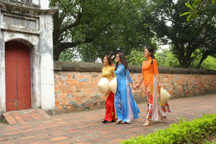 Hanoi: Traditional Ao Dai Dress and Non La Hat Rental - Key points for your Hanoi photo day