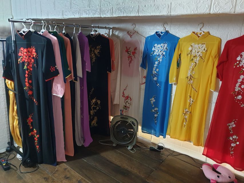 Hanoi: Traditional Ao Dai Dress and Non La Hat Rental - What is and is not included