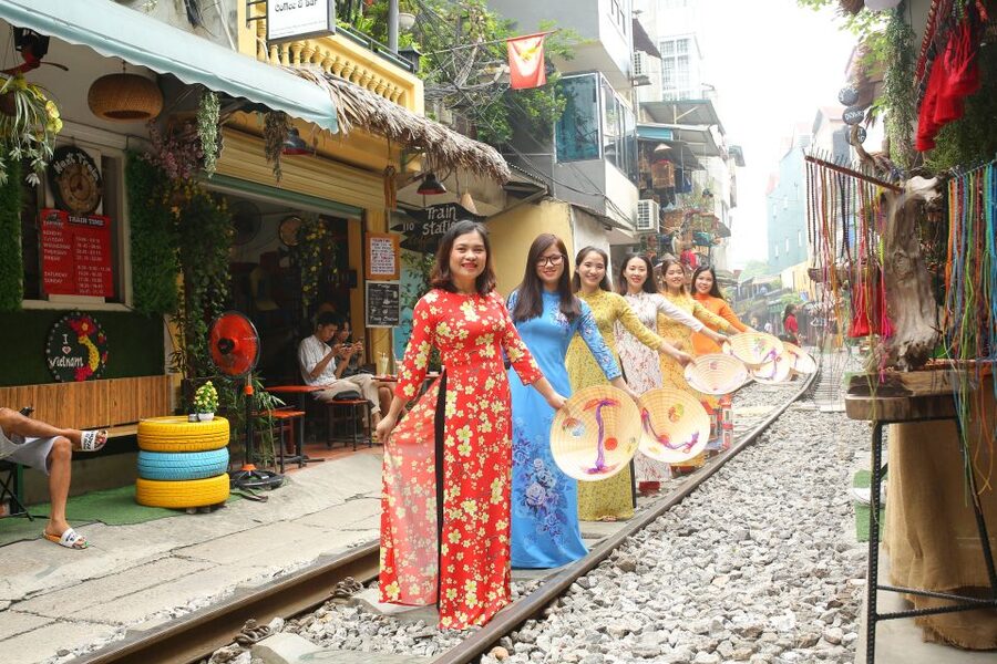 Hanoi: Traditional Ao Dai Dress and Non La Hat Rental - Who will enjoy this experience most