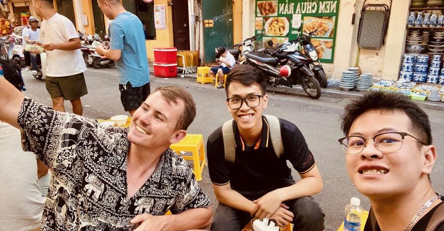 Hanoi: Vegan Street Food & Stories - Bia hoi, tea, dessert, and the first hour