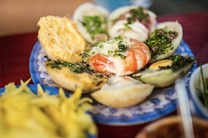 Hanoi Vegan Street Food Tour and Train Street - Guides can make or break the experience
