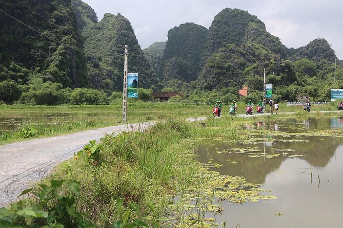 Hanoi Vespa Tour Explore Red River Delta & Rural Villages 5 Hours - What lunch adds to the experience