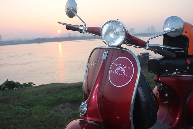 Hanoi Vespa Tours: Hanoi Vintage Vespa Tours Countryside - Lại Đà, old houses, and bonsai gardens