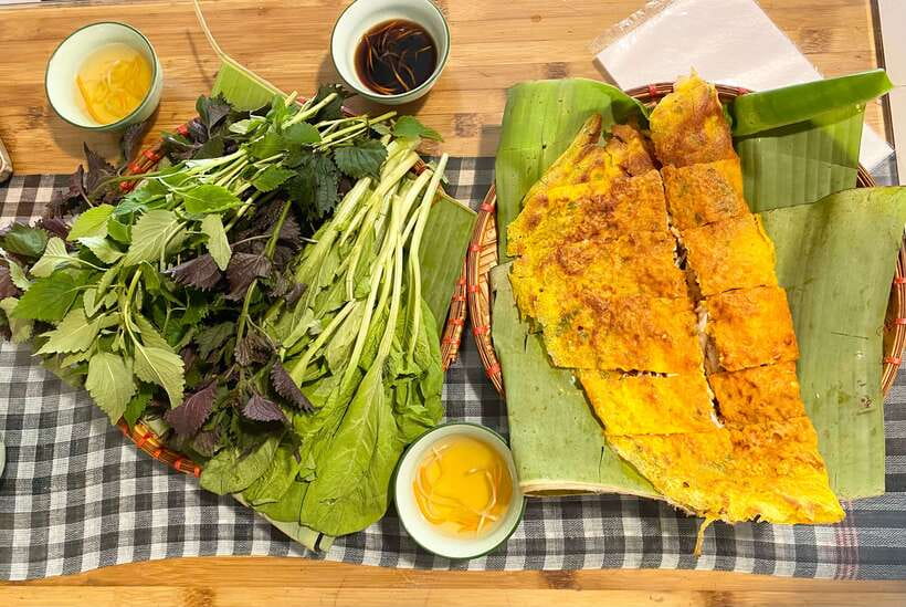 Hanoi: Vietnamese Street Food Tour with Egg Coffee - Starting with Hanoi’s Old Quarter on foot