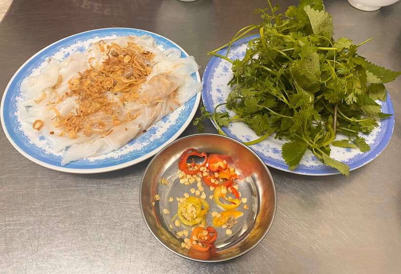 Hanoi: Vietnamese Street Food Tour with Egg Coffee - Vegetarian and vegan diners need to read the fine print