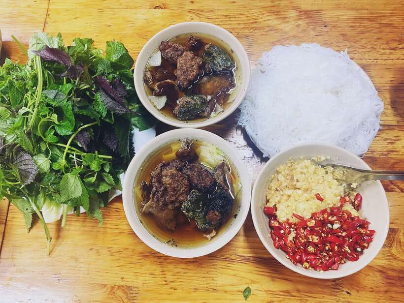 Hanoi: Vietnamese Street Food Tour with Egg Coffee - Four to six dishes, served a little at a time