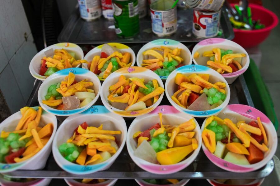 Hanoi Walking Street Food Tour & Cyclo Ride - The pho stop and the special sauce