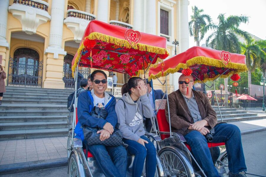 Hanoi Walking Street Food Tour & Cyclo Ride - Banh mi, pate, and the pleasure of a quick meal