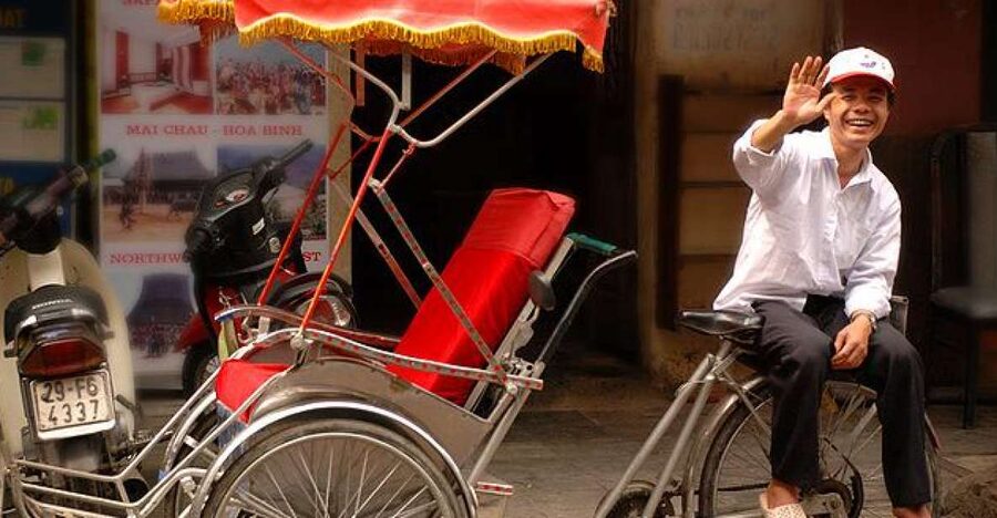 Hanoi Walking Street Food Tour & Cyclo Ride - Starting with spring rolls, pillow cakes, and bun cha