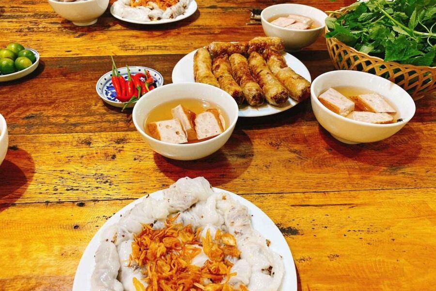Hanoi: Walking Street Food Tour & Train Street w/Local Guide - The dessert and drink stops