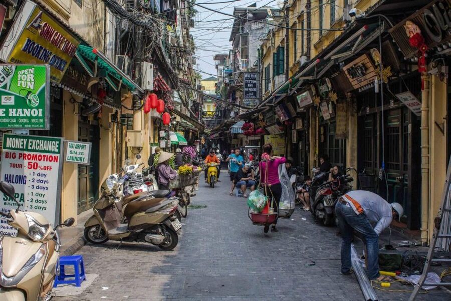 Hanoi: Walking Street Food Tour & Train Street w/Local Guide - Bún chả, bánh cuốn, pho, and more
