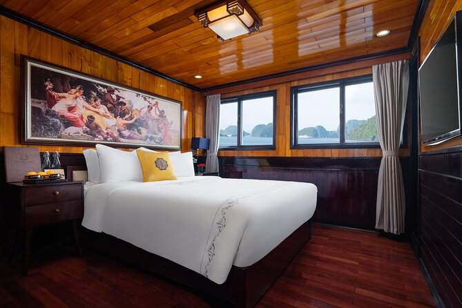 HERA CLASSIC Boutique Cruise Halong Bay 2 Days 1 Night Trip - Sung Sot Cave, Halong Bay’s headline stop