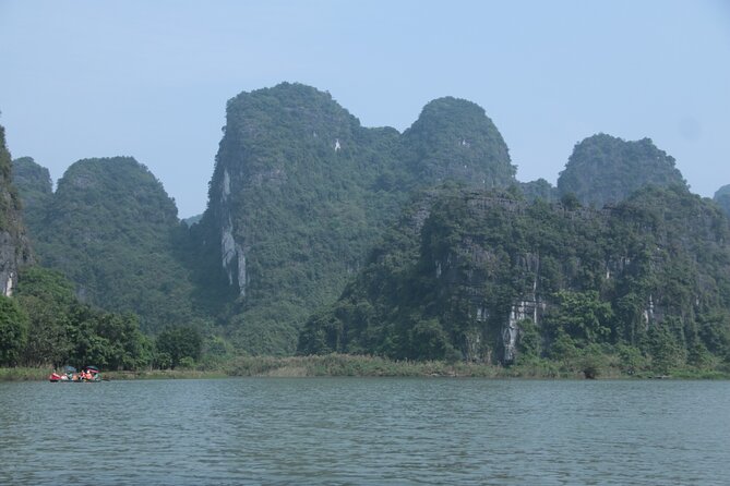 Hidden Ninh Binh Luxury Full Day Group Tour (Tam Coc - Hoa Lu) - Hoa Lu and the temple of King Dinh