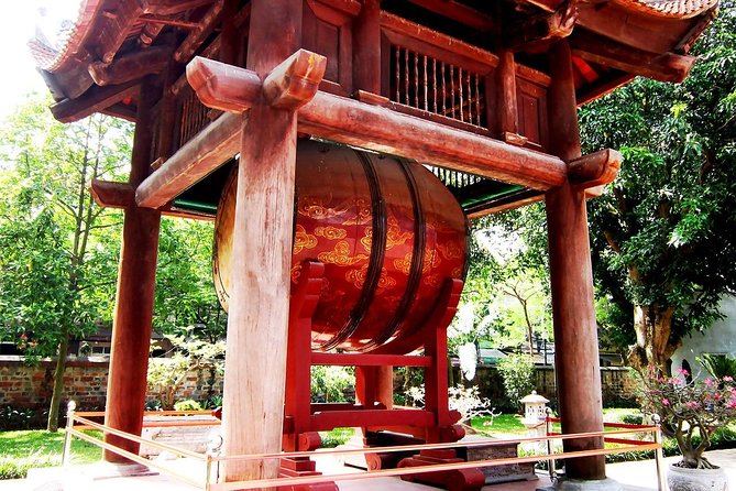 Highlights of Hanoi Full-Day City Tour - Vietnamese lunch before the Temple of Literature