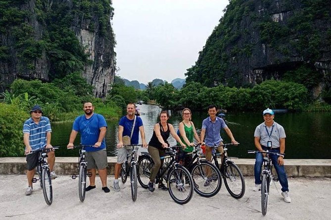 Hoa Lu - Tam Coc boat Trip and Mua Cave - Lunch and the practical side of a group tour