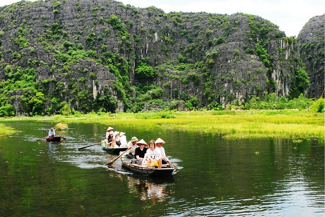 Hoa Lu - Tam Coc boat Trip and Mua Cave - Guides, transport, and group rhythm