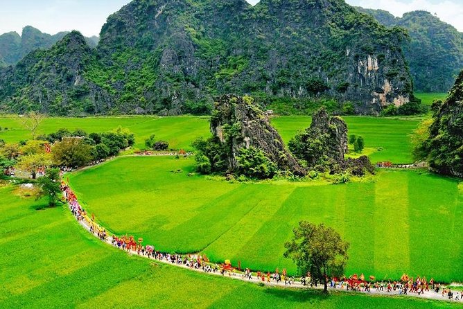 Hoa Lu Tam Coc Full-Day DELUXE Tour Including BUFFET LUNCH & River Boat Ride - Hoa Lu’s royal temples and Vietnam’s early capital