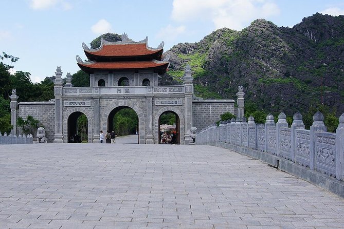 Hoa Lu Tam Coc Full Day Tour: Small Group Tour & Buffet Lunch - Practical details that affect your day