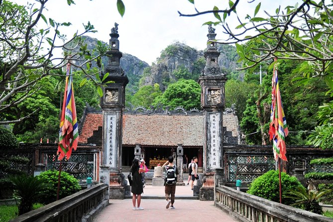 Hoa Lu Tam Coc Full Day Tour: Small Group Tour & Buffet Lunch - Cycling through the Ninh Binh countryside
