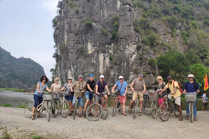 Hoa Lu - Tam Coc - Mua Cave 1 Day with Cycling, Hiking, Lunch - Hoa Lu and the Dinh and Le temples