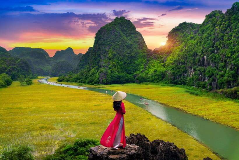 Hoa Lu, Tam Coc, & Mua Cave Day Trip with Lunch & Limousine - Why this Ninh Binh day trip works