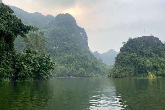 Hoa Lu - Tam Coc - Mua Cave Full Day - LIMOUSINE - Mua Cave and the mountain climb
