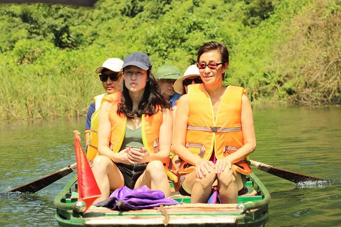 Hoa Lu Temple, Trang An boat trip & Mua Cave Mountain day trip - best selling - A Full Day With Air-Conditioned Transport